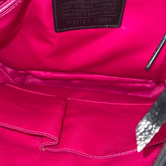 Coach Women's Poppy Daisy Graffiti
Crossbody Handbag Medium White/Black
Floral - Picture 6 of 12